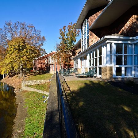 Best Western Plus The Inn & Suites At The Falls Poughkeepsie Bagian luar foto