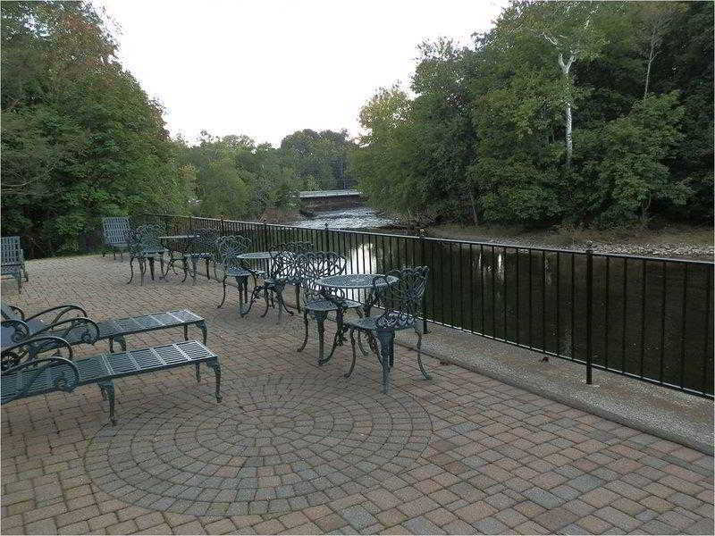 Best Western Plus The Inn & Suites At The Falls Poughkeepsie Bagian luar foto