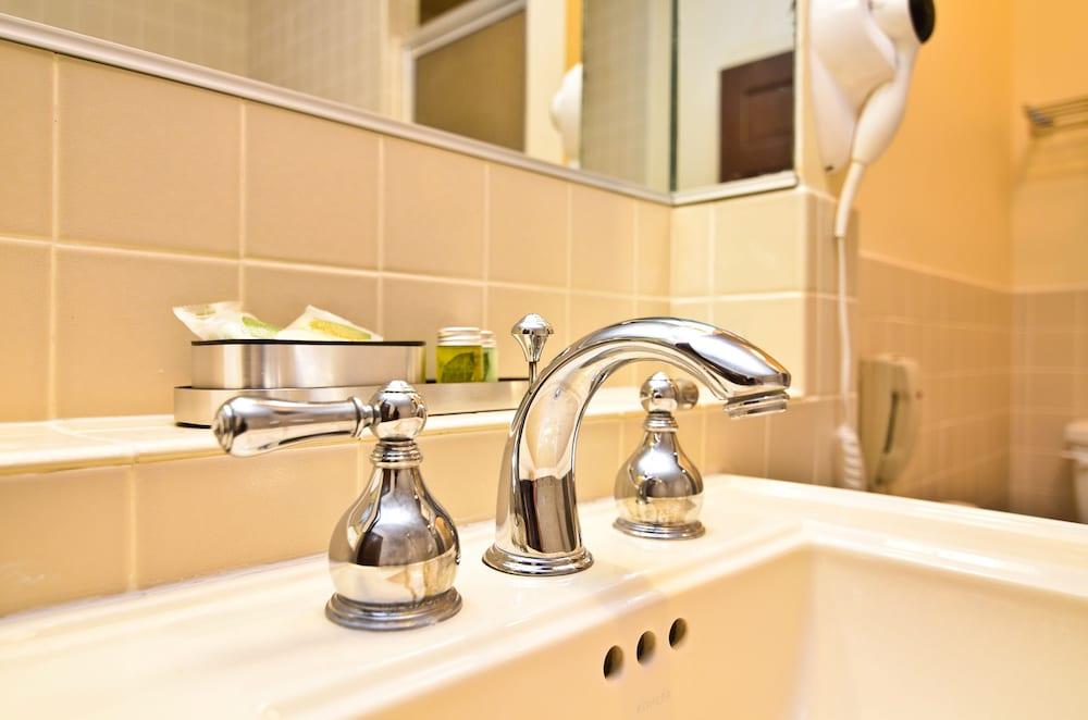 Best Western Plus The Inn & Suites At The Falls Poughkeepsie Bagian luar foto