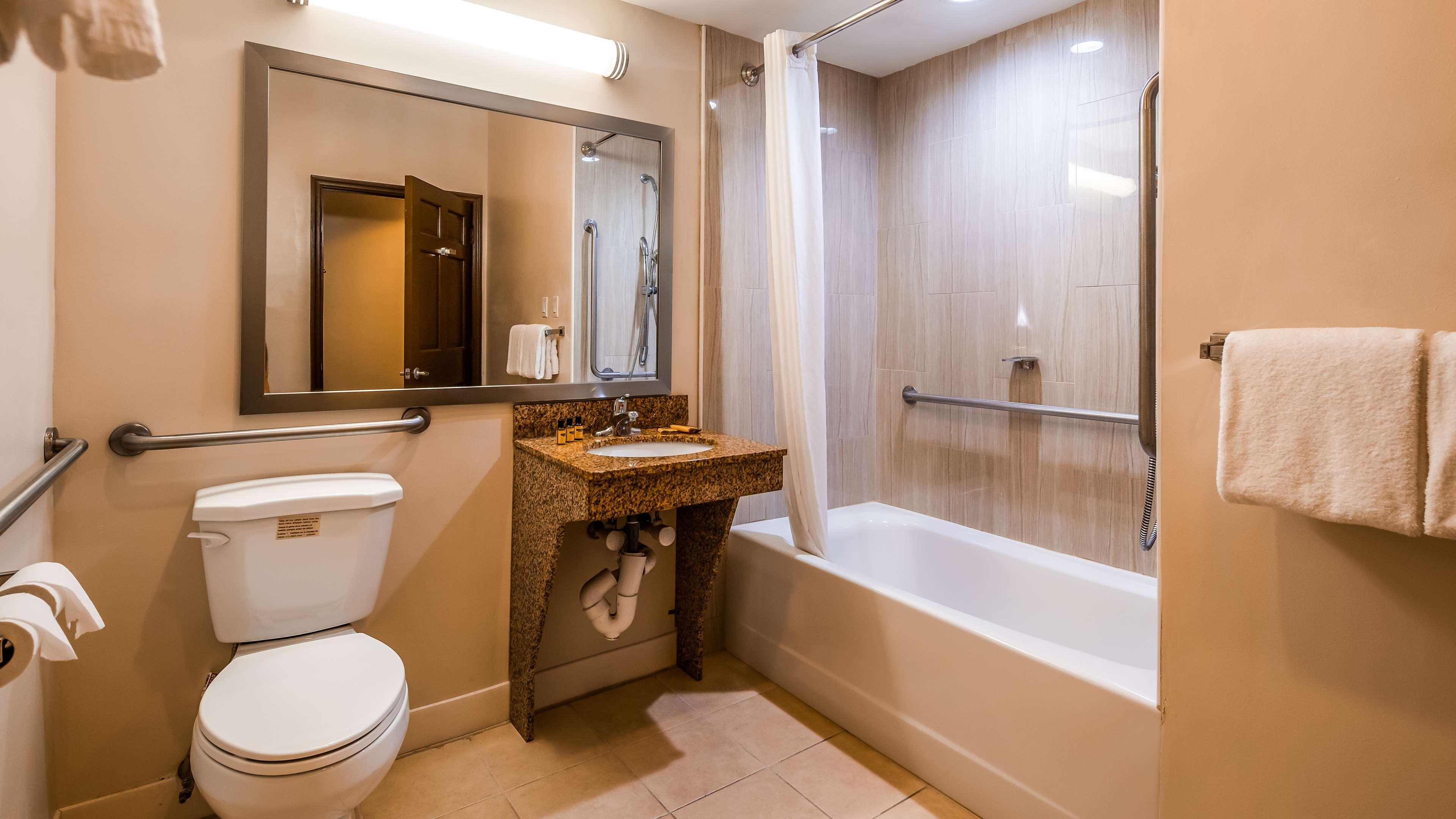 Best Western Plus The Inn & Suites At The Falls Poughkeepsie Bagian luar foto
