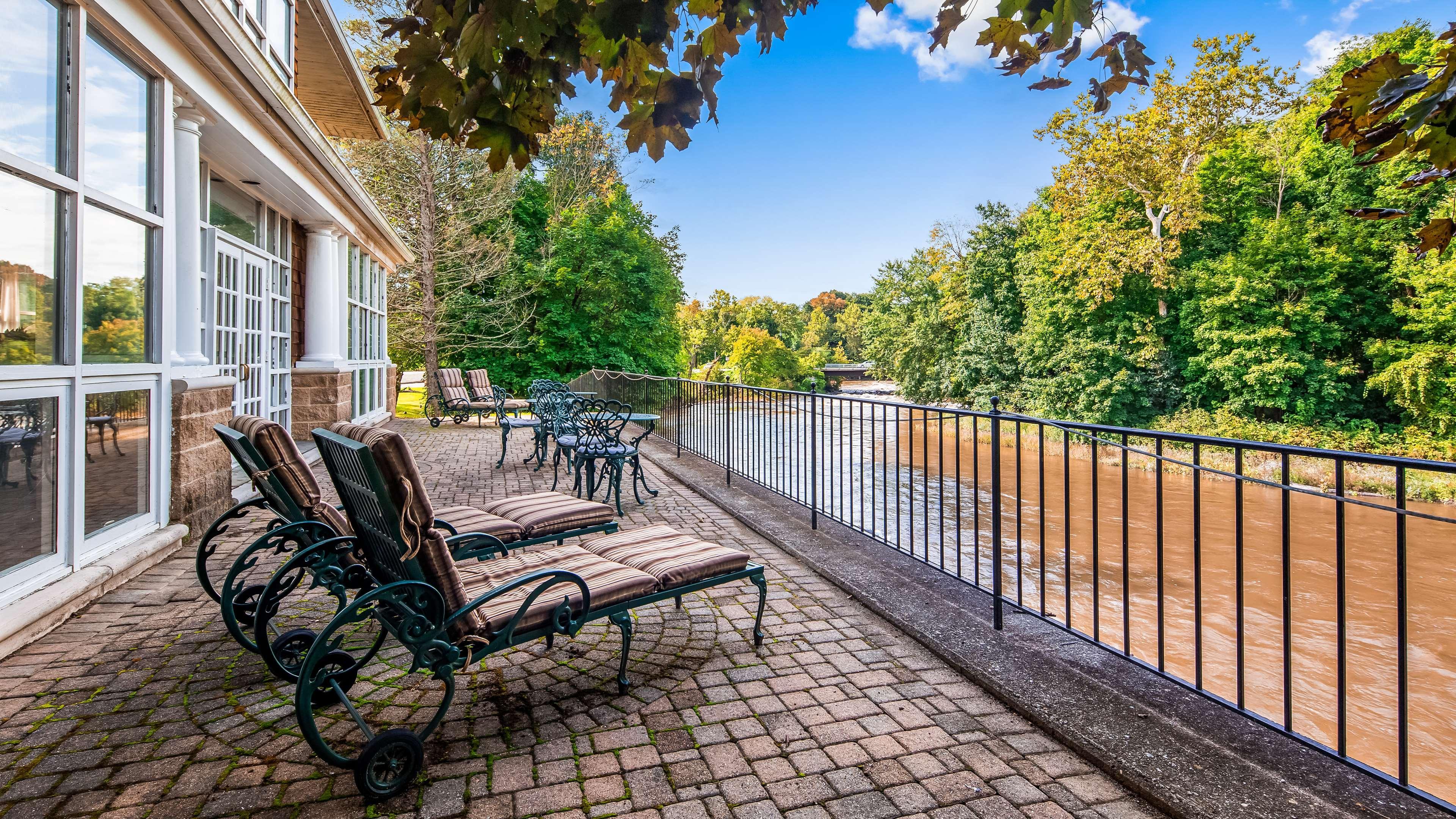 Best Western Plus The Inn & Suites At The Falls Poughkeepsie Bagian luar foto