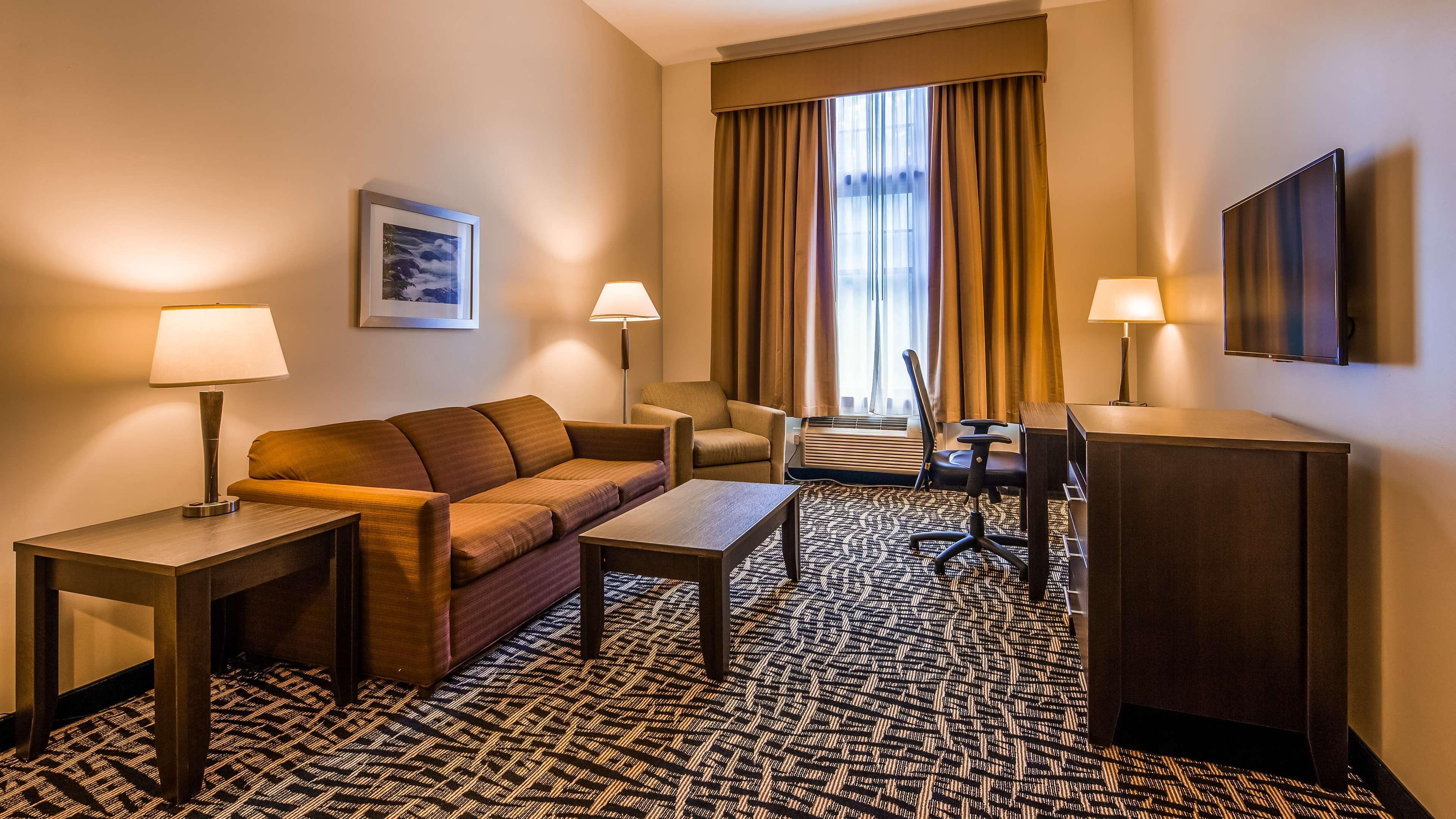 Best Western Plus The Inn & Suites At The Falls Poughkeepsie Bagian luar foto
