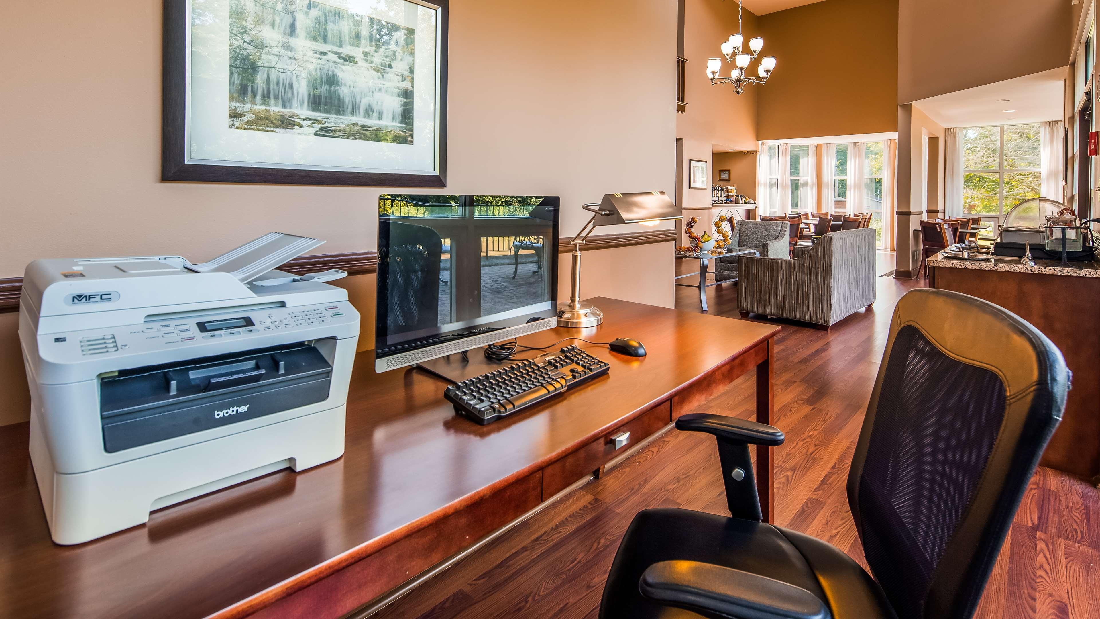 Best Western Plus The Inn & Suites At The Falls Poughkeepsie Bagian luar foto
