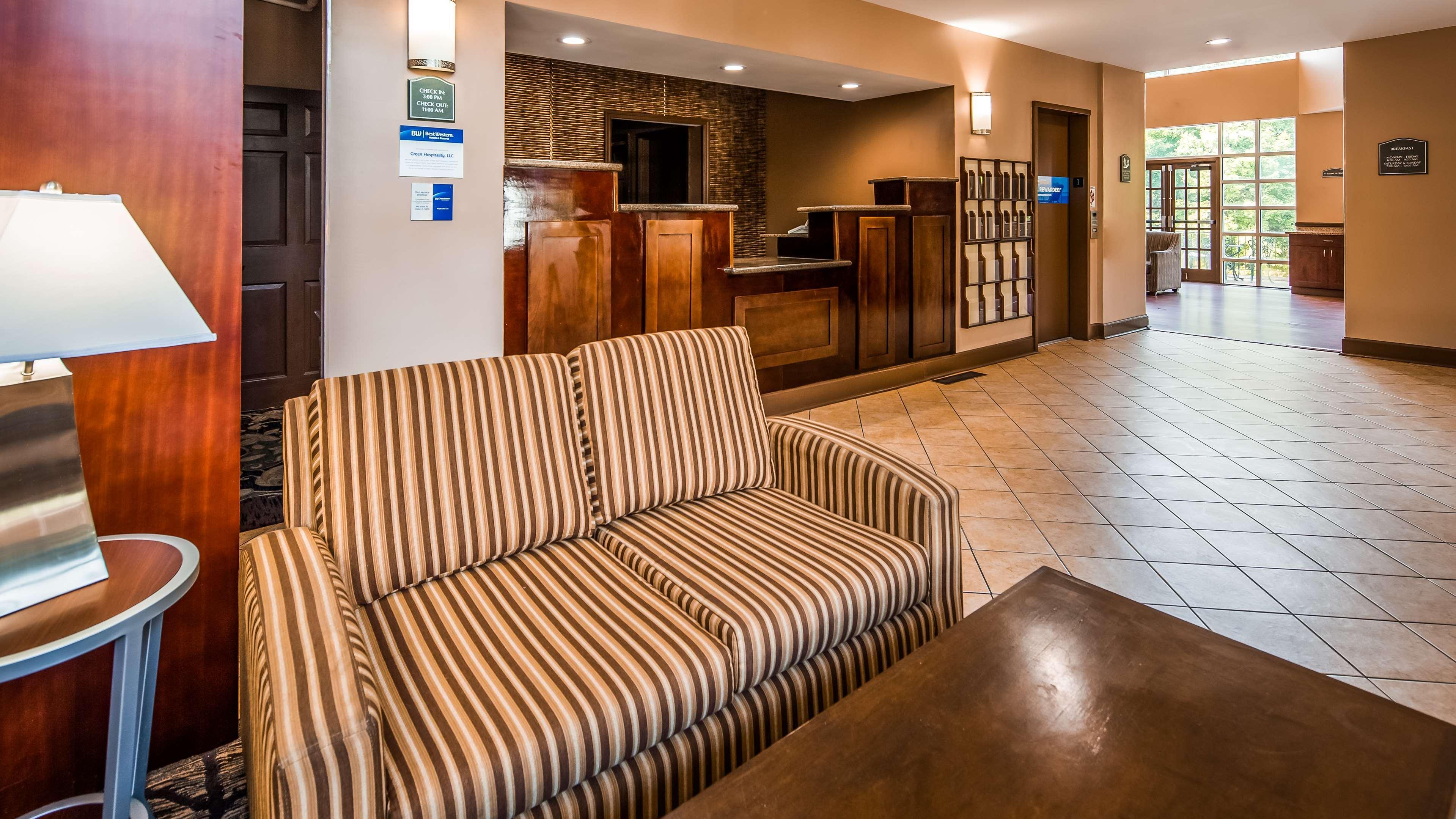 Best Western Plus The Inn & Suites At The Falls Poughkeepsie Bagian luar foto
