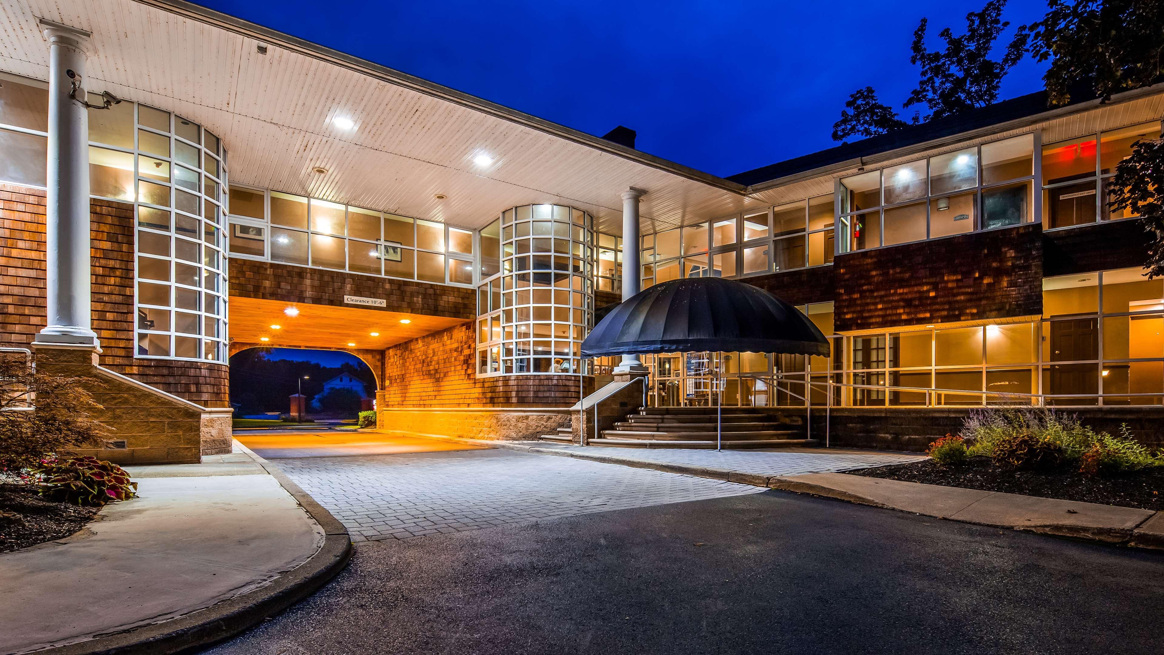 Best Western Plus The Inn & Suites At The Falls Poughkeepsie Bagian luar foto