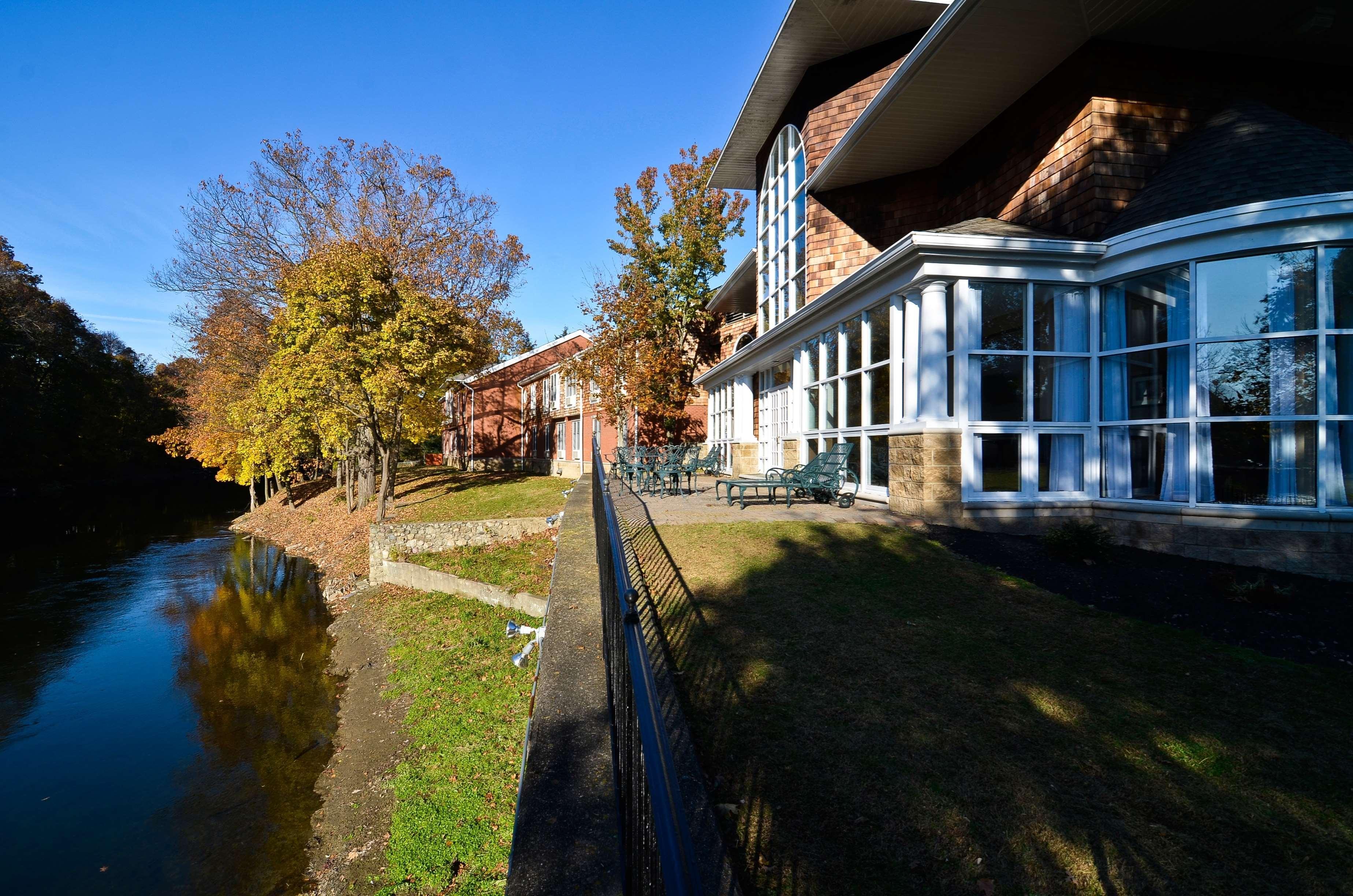Best Western Plus The Inn & Suites At The Falls Poughkeepsie Bagian luar foto