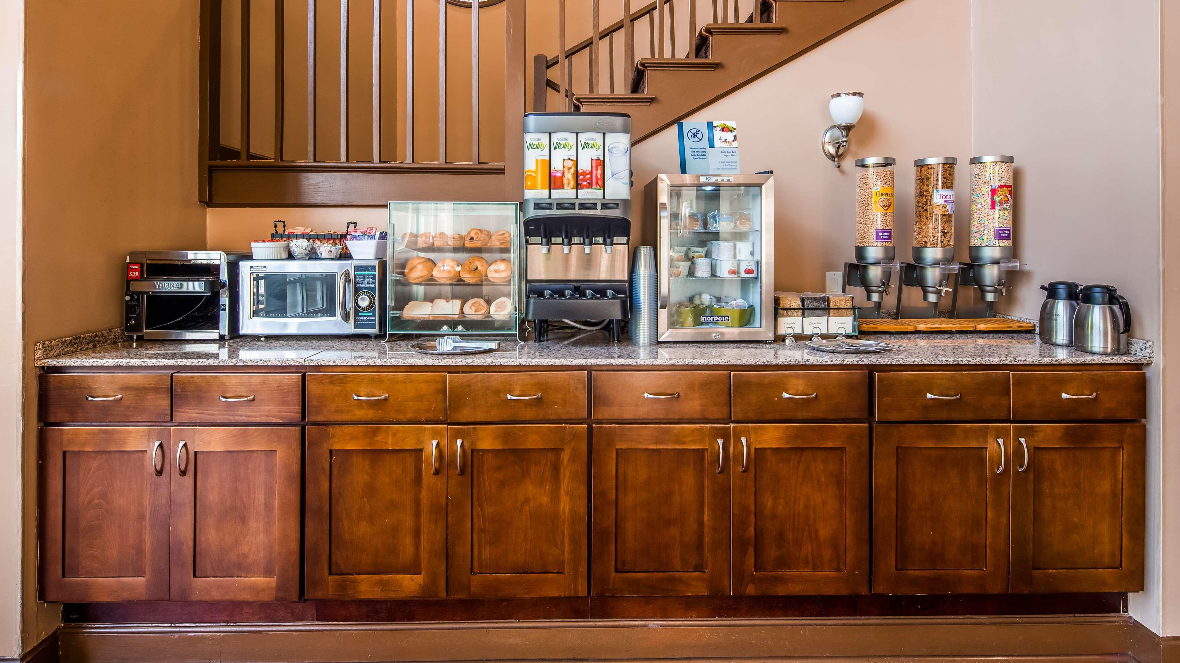 Best Western Plus The Inn & Suites At The Falls Poughkeepsie Bagian luar foto
