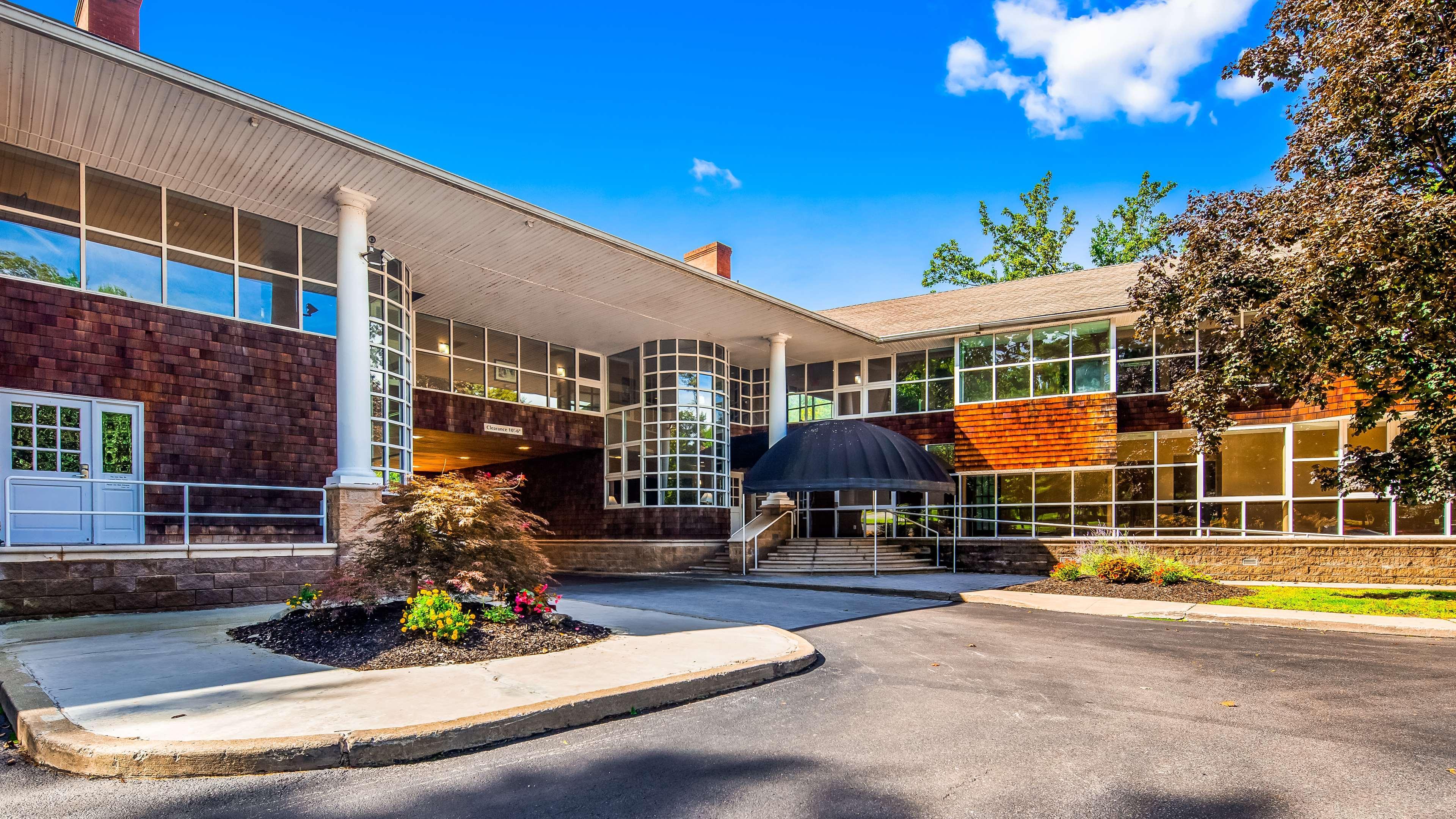 Best Western Plus The Inn & Suites At The Falls Poughkeepsie Bagian luar foto