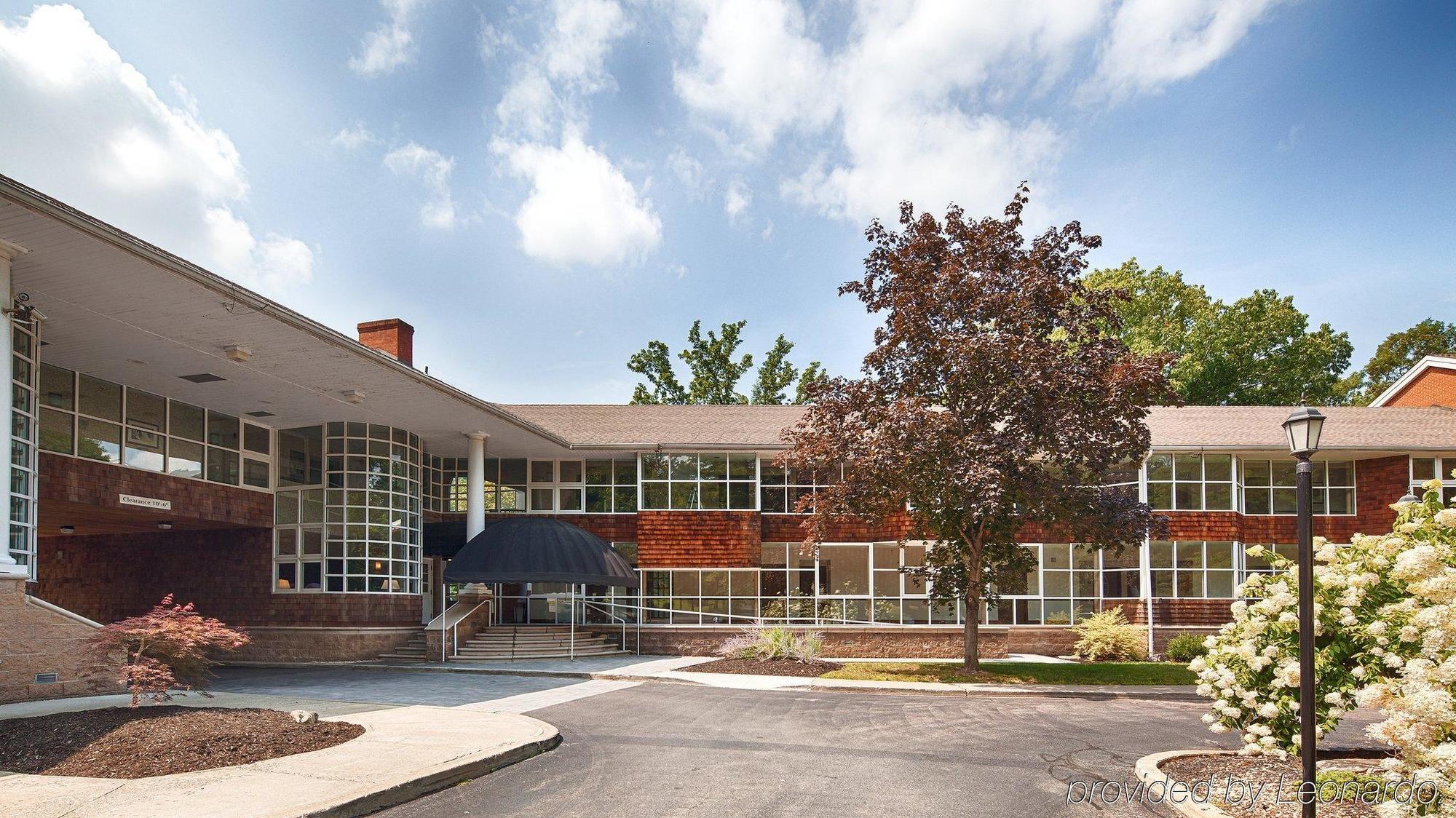 Best Western Plus The Inn & Suites At The Falls Poughkeepsie Bagian luar foto