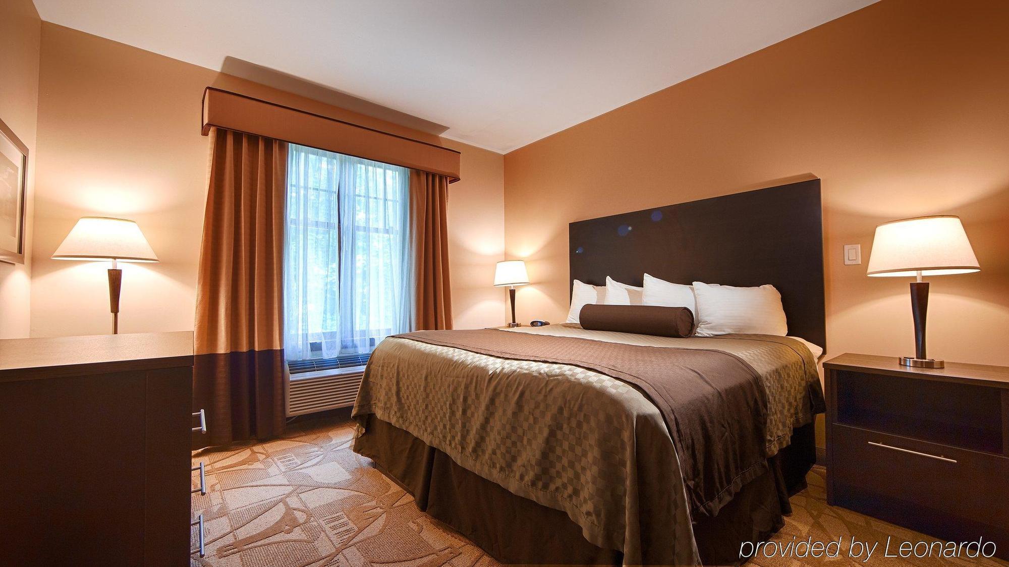 Best Western Plus The Inn & Suites At The Falls Poughkeepsie Bagian luar foto