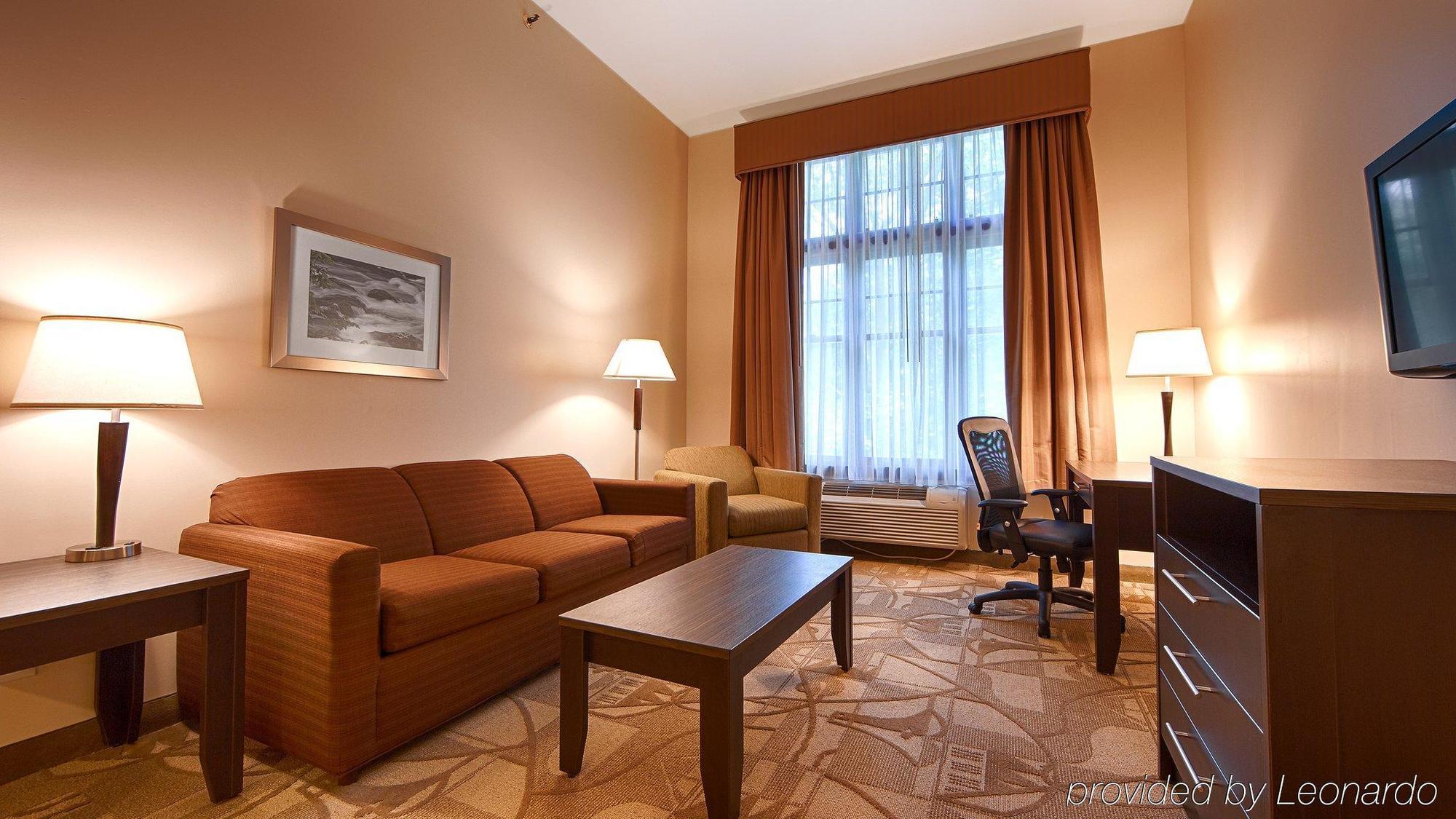 Best Western Plus The Inn & Suites At The Falls Poughkeepsie Bagian luar foto