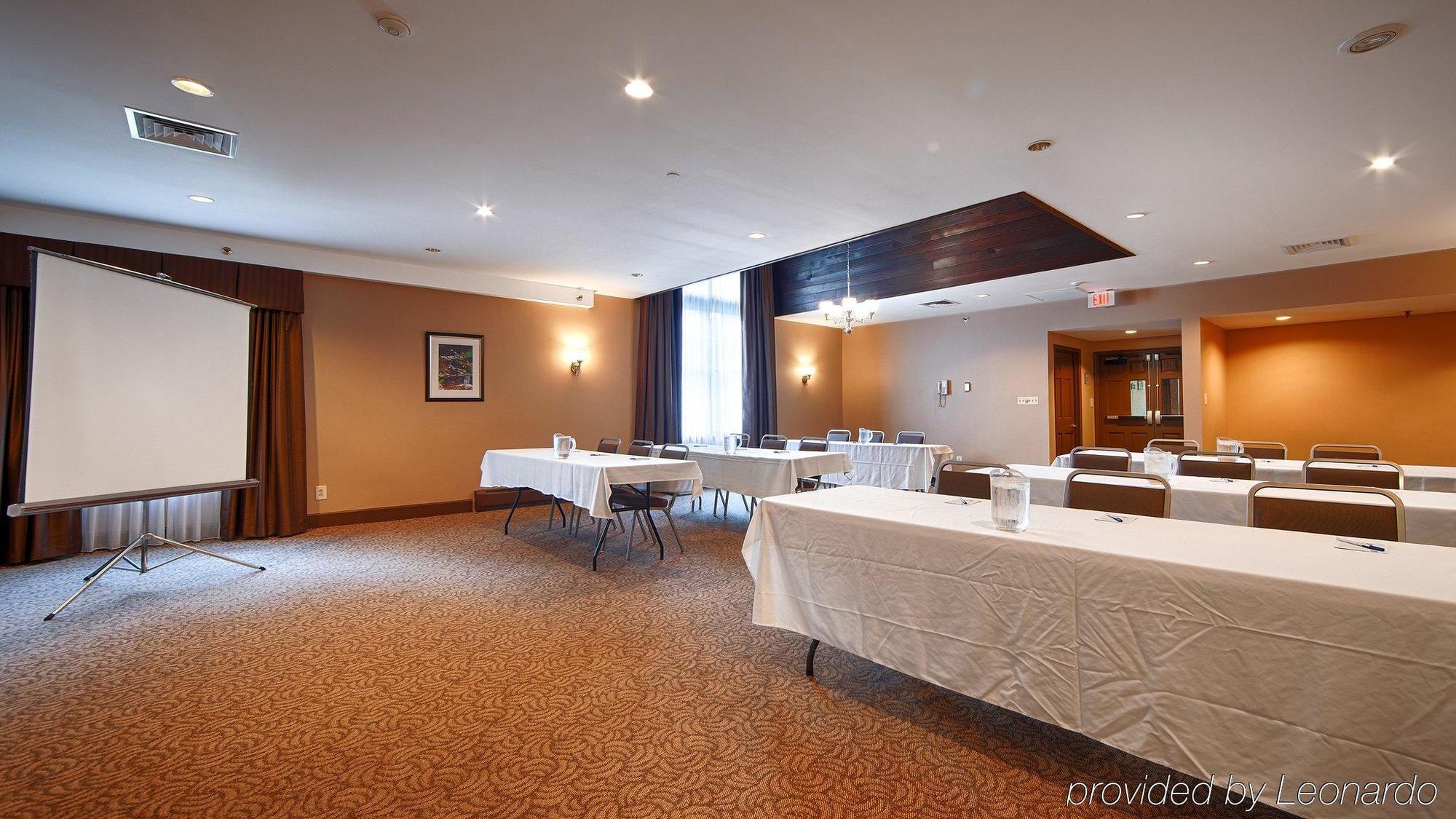 Best Western Plus The Inn & Suites At The Falls Poughkeepsie Bagian luar foto