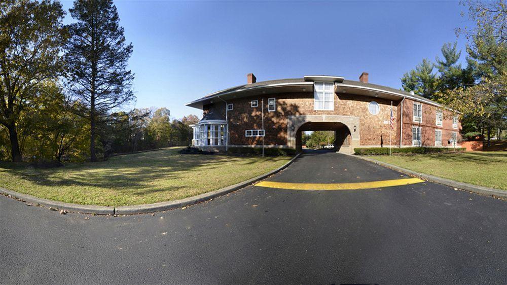 Best Western Plus The Inn & Suites At The Falls Poughkeepsie Bagian luar foto