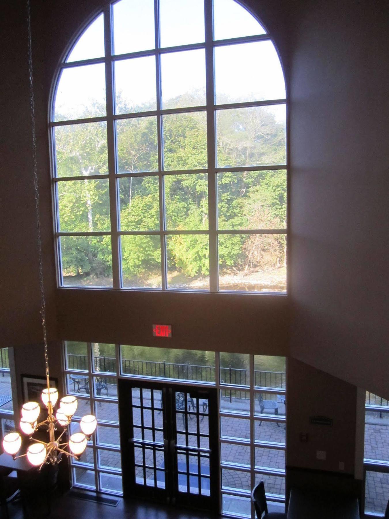 Best Western Plus The Inn & Suites At The Falls Poughkeepsie Bagian luar foto