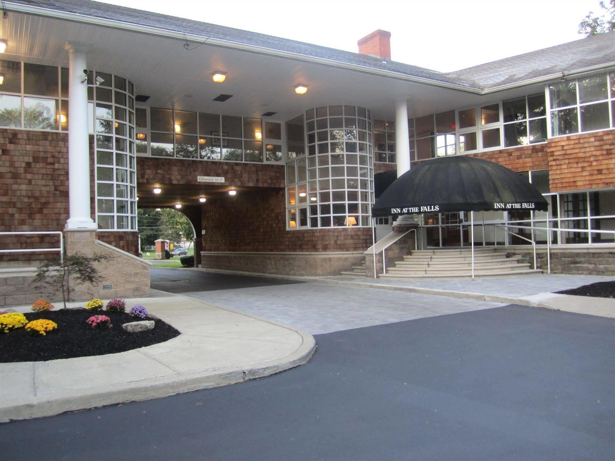 Best Western Plus The Inn & Suites At The Falls Poughkeepsie Bagian luar foto