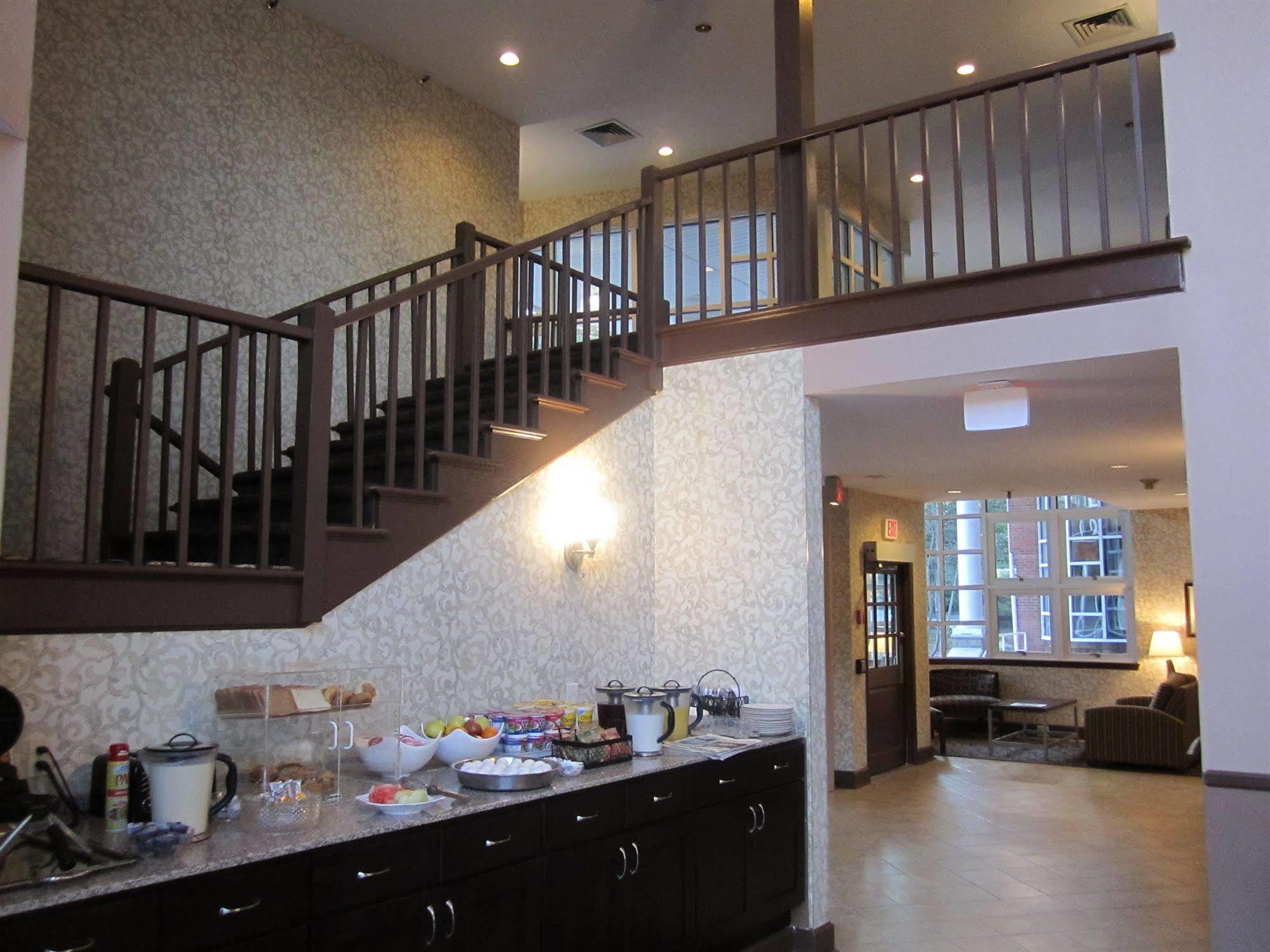 Best Western Plus The Inn & Suites At The Falls Poughkeepsie Bagian luar foto
