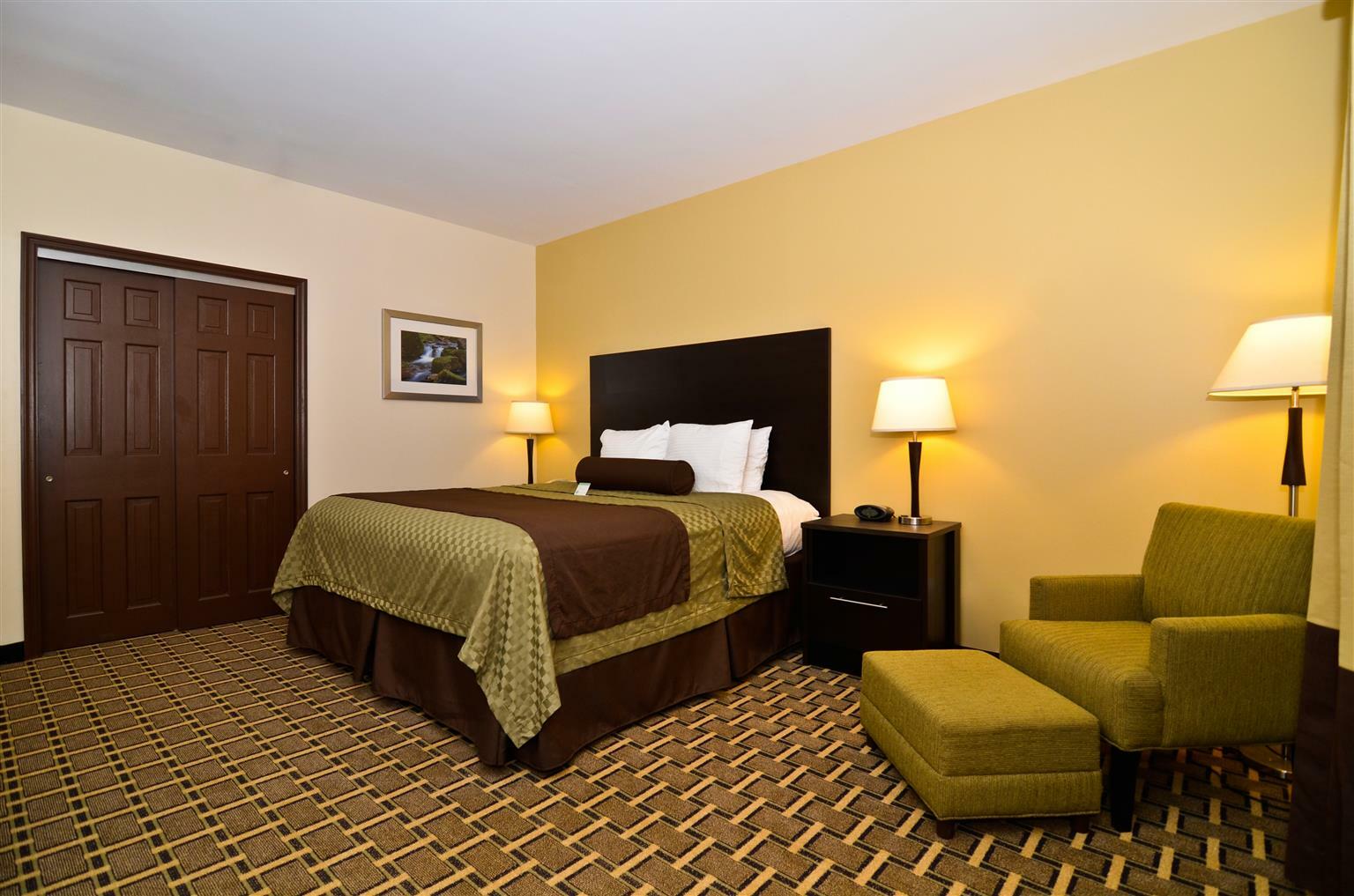 Best Western Plus The Inn & Suites At The Falls Poughkeepsie Bagian luar foto