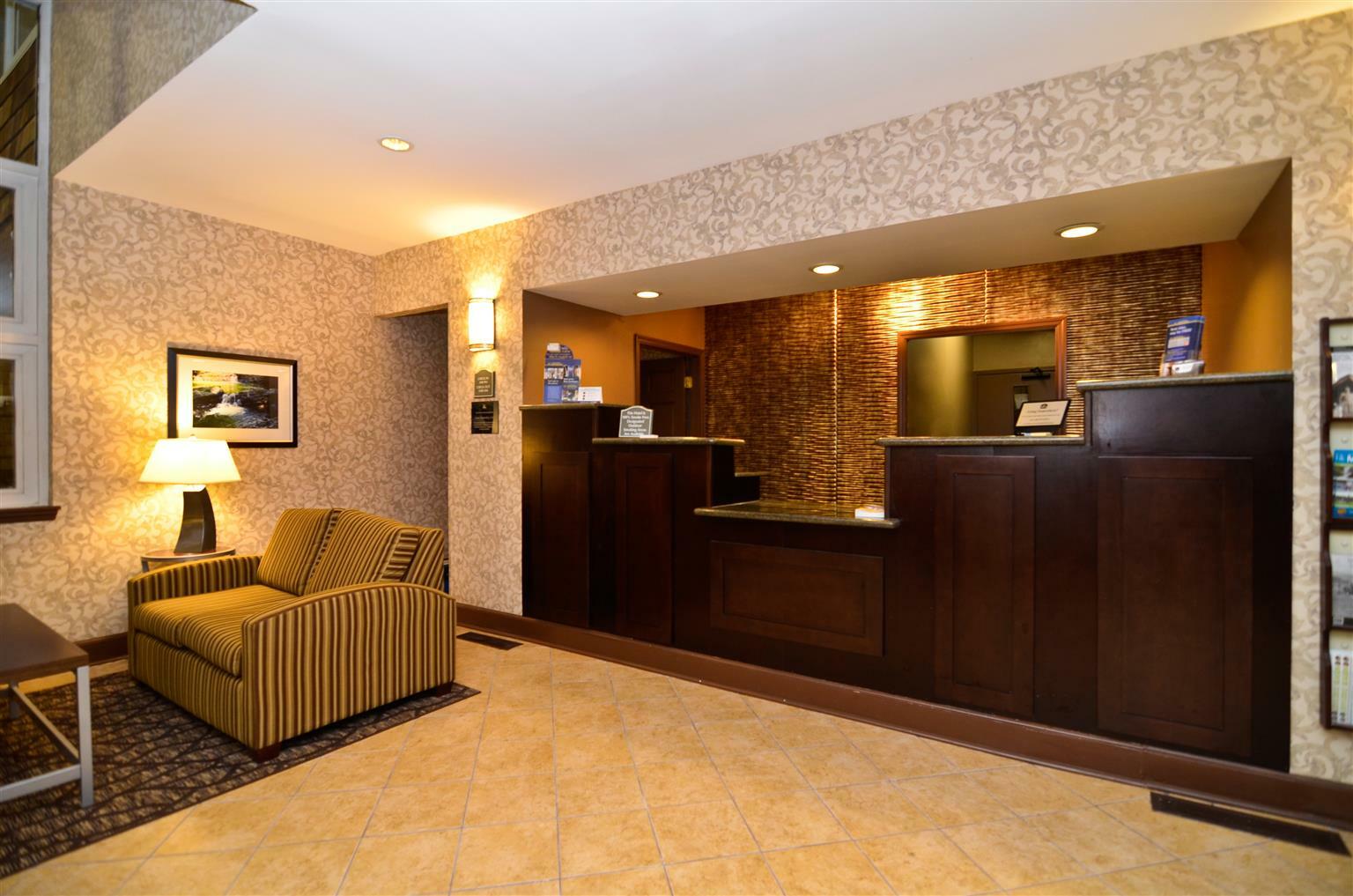 Best Western Plus The Inn & Suites At The Falls Poughkeepsie Bagian luar foto