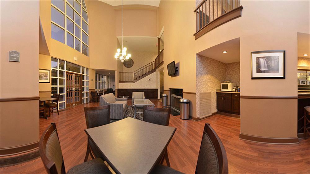 Best Western Plus The Inn & Suites At The Falls Poughkeepsie Bagian luar foto